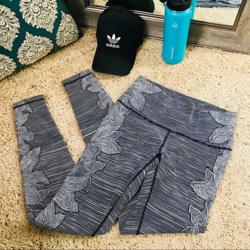 Lululemon Dottie Tribe Wunder Unders RARE